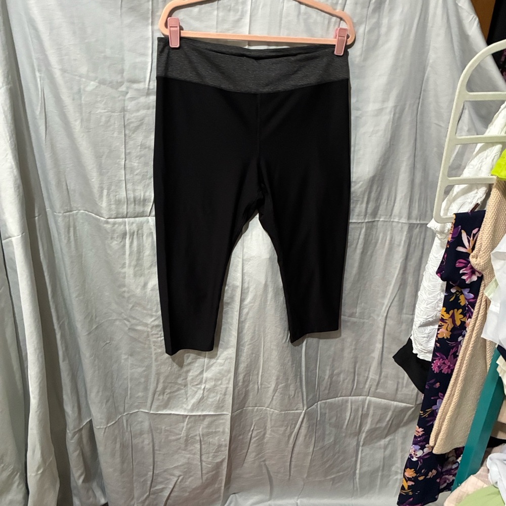 Cascade Sport womenβs athletic leggings capris